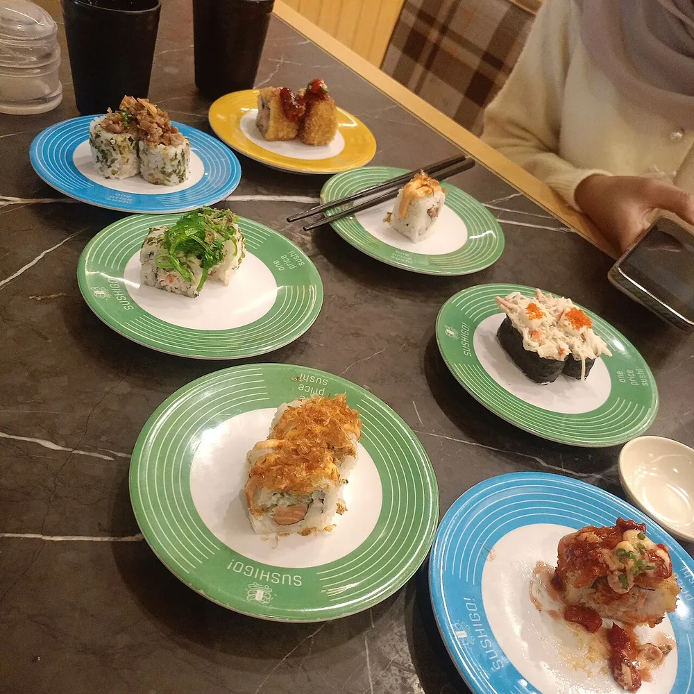 Photo of a similar item: Sushi Go Party! Card Game