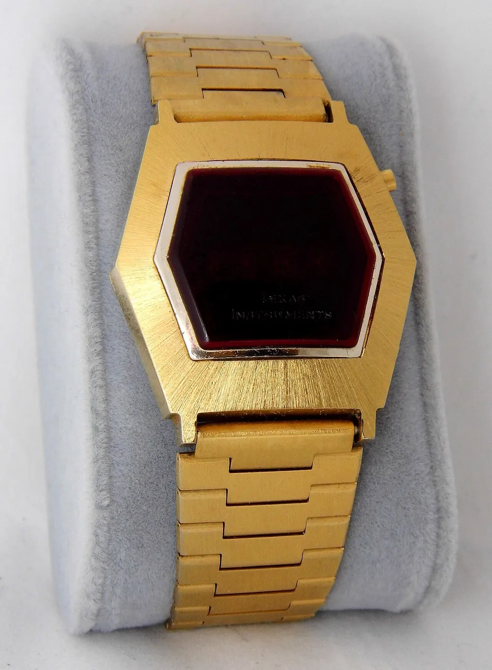 Photo of a similar item: Bulova Super Seville Mini Watch, Red Mother-of-Pearl Dial, 25 mm
