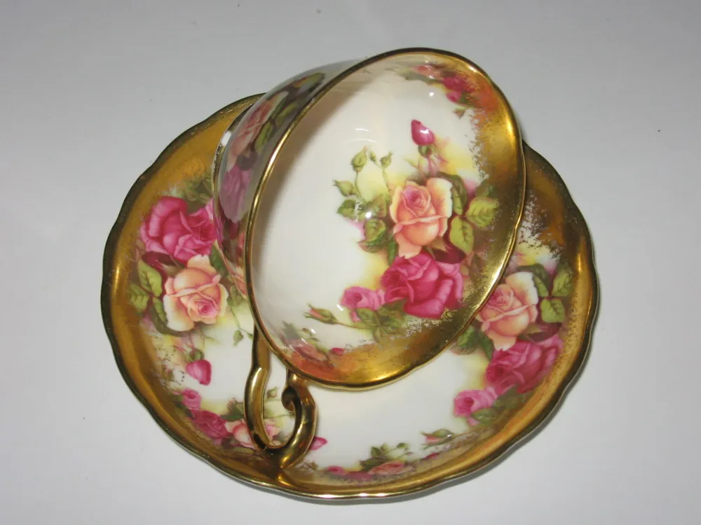 Photo of a similar item: Royal Albert Old Country Roses Teacup and Saucer