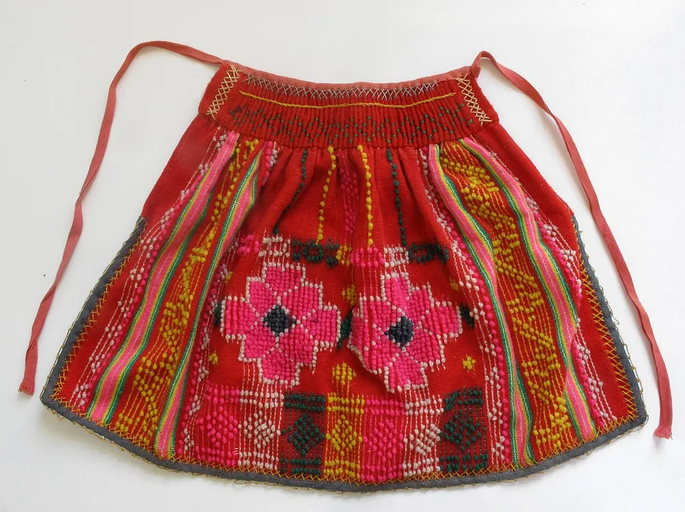 Photo of a similar item: ATLINIA 100% Linen Bib Apron with Pockets, Navy Blue