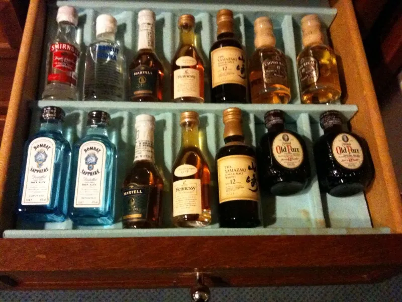 Photo of a similar item: Estée Lauder Fragrance Treasures, 4 Mini Sprays