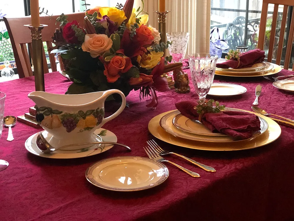 Photo of a similar item: Mikasa Platinum Crown 40-Piece Dinnerware Set, Service for 8