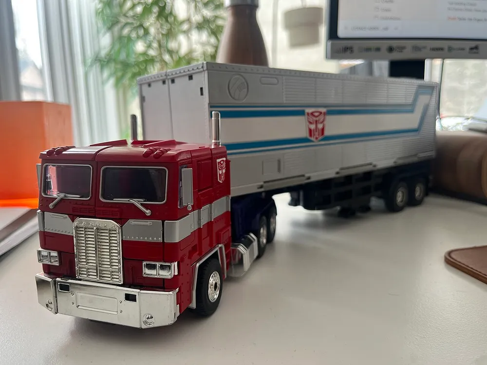 Photo of a similar item: Transformers Heroic Optimus Prime, 11-Inch