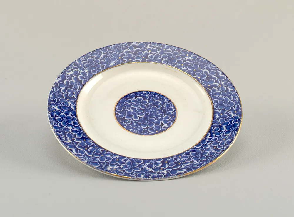 Photo of a similar item: Fitz and Floyd Nevaeh Platinum-Banded Bone China, Service for 4