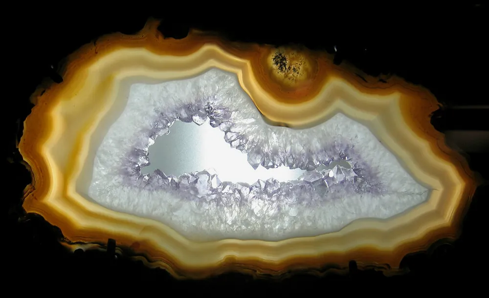 Photo of a similar item: National Geographic Break Open 10 Geodes Kit